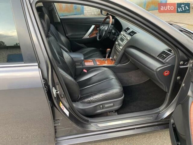 Серый Тойота Камри, объемом двигателя 3.5 л и пробегом 264 тыс. км за 8700 $, фото 13 на Automoto.ua