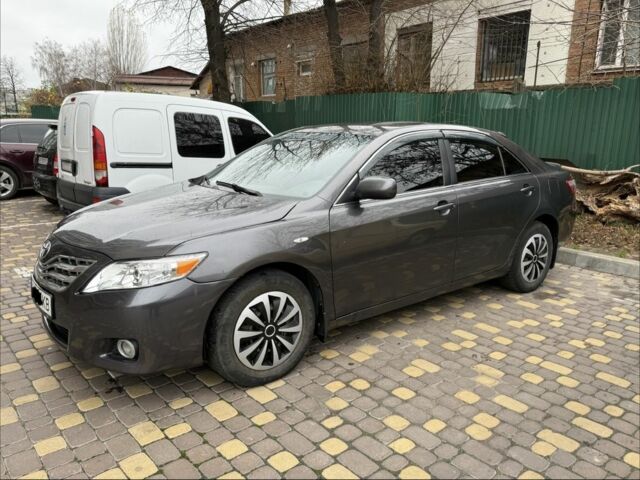 Сірий Тойота Камрі, об'ємом двигуна 2.4 л та пробігом 326 тис. км за 7500 $, фото 7 на Automoto.ua
