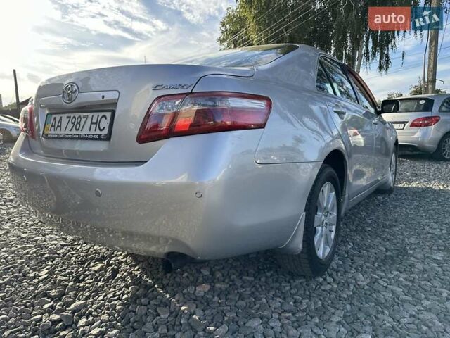 Сірий Тойота Камрі, об'ємом двигуна 2.4 л та пробігом 241 тис. км за 7700 $, фото 4 на Automoto.ua