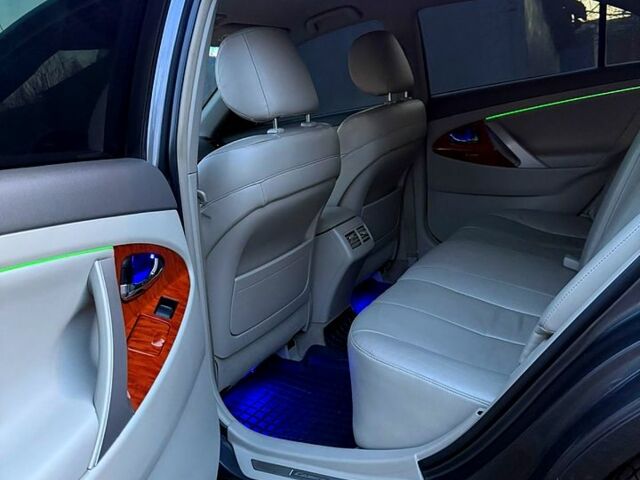 Серый Тойота Камри, объемом двигателя 3.5 л и пробегом 190 тыс. км за 10500 $, фото 3 на Automoto.ua