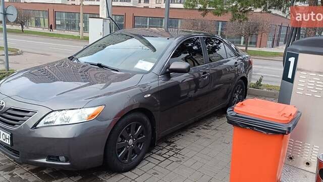 Сірий Тойота Камрі, об'ємом двигуна 2.4 л та пробігом 297 тис. км за 9150 $, фото 4 на Automoto.ua