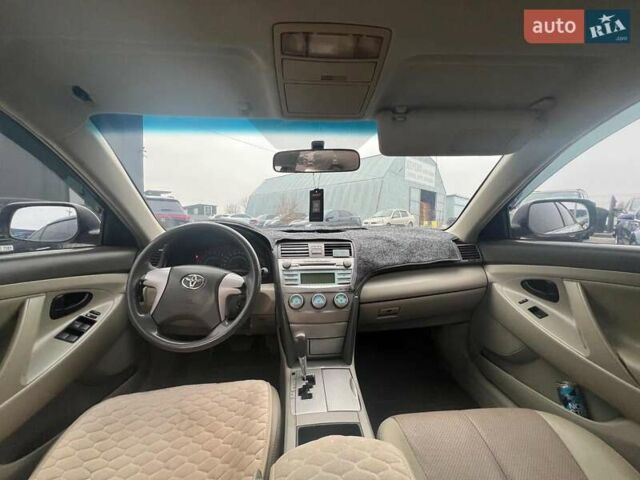 Серый Тойота Камри, объемом двигателя 2.4 л и пробегом 320 тыс. км за 5990 $, фото 25 на Automoto.ua