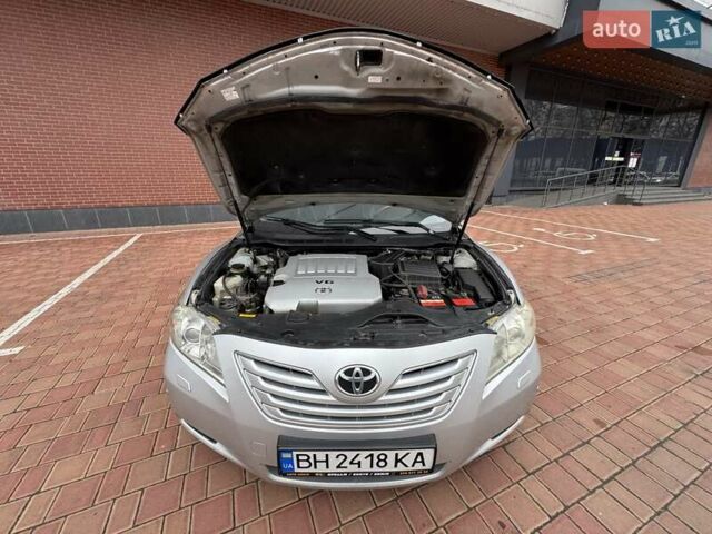 Серый Тойота Камри, объемом двигателя 3.5 л и пробегом 223 тыс. км за 8300 $, фото 62 на Automoto.ua