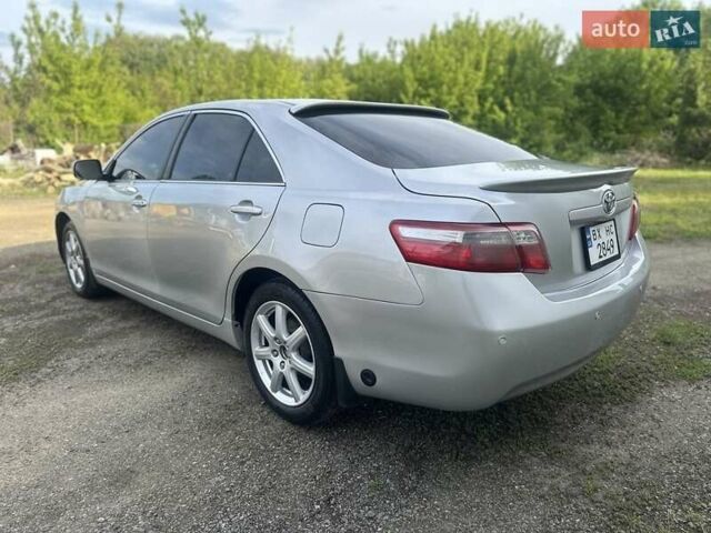 Серый Тойота Камри, объемом двигателя 2.4 л и пробегом 270 тыс. км за 8300 $, фото 2 на Automoto.ua