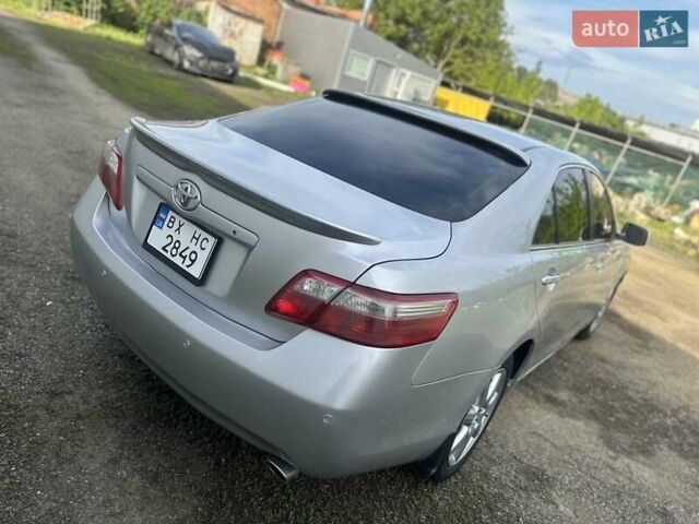 Серый Тойота Камри, объемом двигателя 2.4 л и пробегом 270 тыс. км за 8300 $, фото 4 на Automoto.ua
