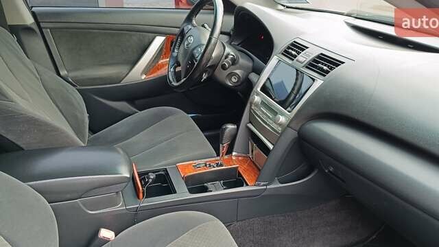 Сірий Тойота Камрі, об'ємом двигуна 2.4 л та пробігом 297 тис. км за 9150 $, фото 8 на Automoto.ua