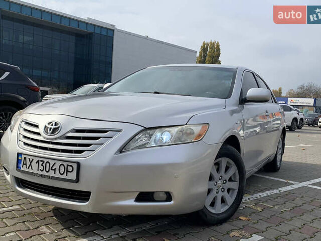 Сірий Тойота Камрі, об'ємом двигуна 2.4 л та пробігом 279 тис. км за 8200 $, фото 3 на Automoto.ua