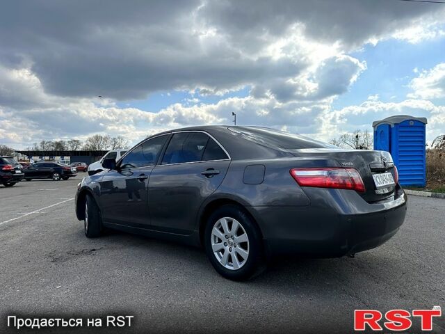 Серый Тойота Камри, объемом двигателя 2.4 л и пробегом 227 тыс. км за 9000 $, фото 3 на Automoto.ua