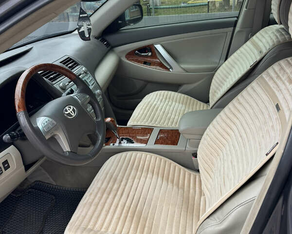 Сірий Тойота Камрі, об'ємом двигуна 3.5 л та пробігом 260 тис. км за 9400 $, фото 18 на Automoto.ua