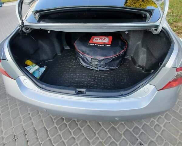 Серый Тойота Камри, объемом двигателя 2.4 л и пробегом 208 тыс. км за 8000 $, фото 14 на Automoto.ua