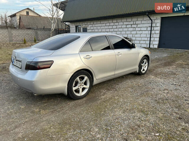 Серый Тойота Камри, объемом двигателя 3.5 л и пробегом 326 тыс. км за 14700 $, фото 3 на Automoto.ua
