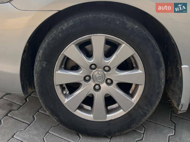 Серый Тойота Камри, объемом двигателя 2.4 л и пробегом 350 тыс. км за 7900 $, фото 7 на Automoto.ua