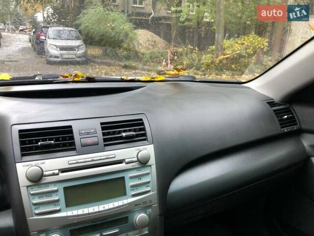 Серый Тойота Камри, объемом двигателя 2.36 л и пробегом 179 тыс. км за 9700 $, фото 13 на Automoto.ua