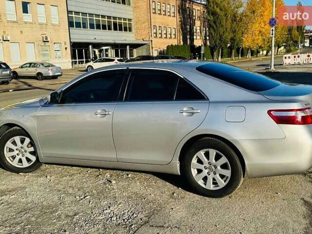 Серый Тойота Камри, объемом двигателя 2.36 л и пробегом 179 тыс. км за 9700 $, фото 6 на Automoto.ua