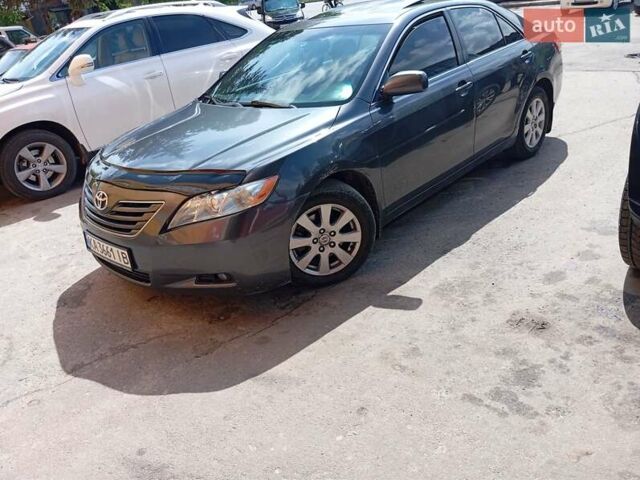 Серый Тойота Камри, объемом двигателя 2.36 л и пробегом 394 тыс. км за 8000 $, фото 2 на Automoto.ua