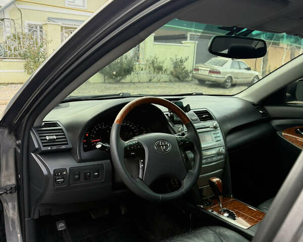 Серый Тойота Камри, объемом двигателя 3.46 л и пробегом 340 тыс. км за 9500 $, фото 13 на Automoto.ua