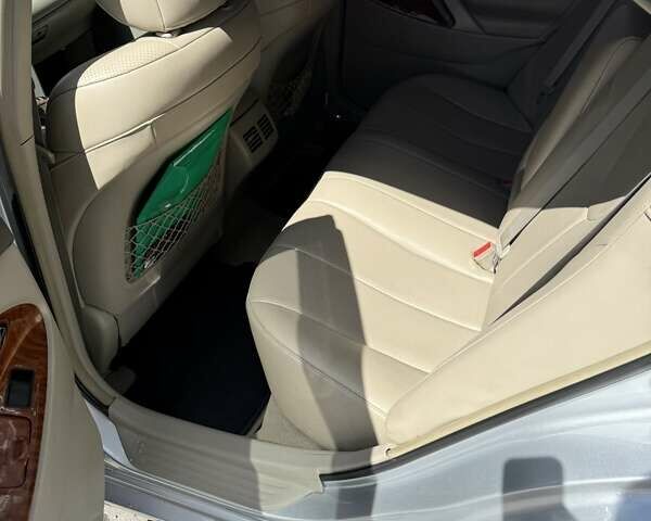 Сірий Тойота Камрі, об'ємом двигуна 2.36 л та пробігом 121 тис. км за 10500 $, фото 5 на Automoto.ua