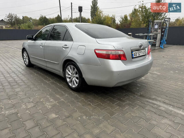 Сірий Тойота Камрі, об'ємом двигуна 2.4 л та пробігом 235 тис. км за 8300 $, фото 4 на Automoto.ua