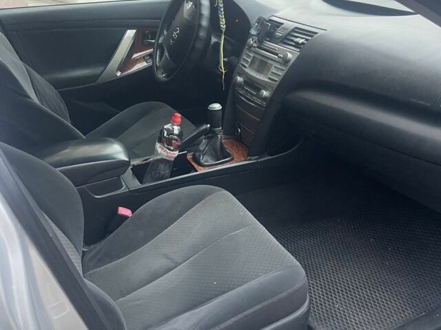 Сірий Тойота Камрі, об'ємом двигуна 2.4 л та пробігом 370 тис. км за 6200 $, фото 7 на Automoto.ua