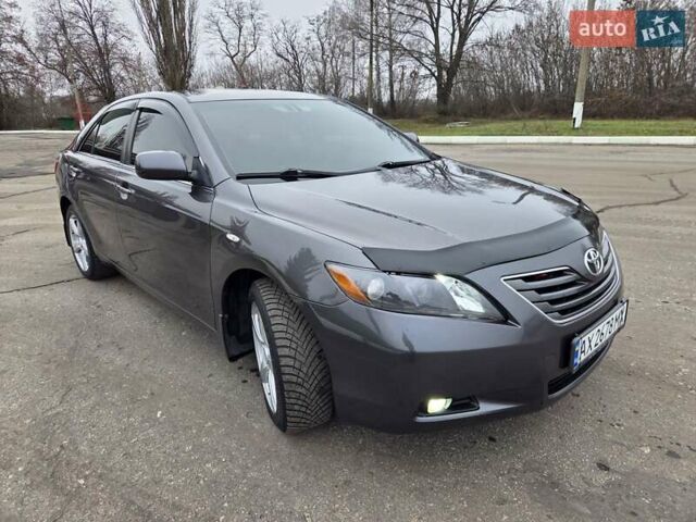 Серый Тойота Камри, объемом двигателя 2.36 л и пробегом 285 тыс. км за 9200 $, фото 6 на Automoto.ua
