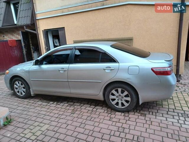 Сірий Тойота Камрі, об'ємом двигуна 2.4 л та пробігом 185 тис. км за 10500 $, фото 1 на Automoto.ua