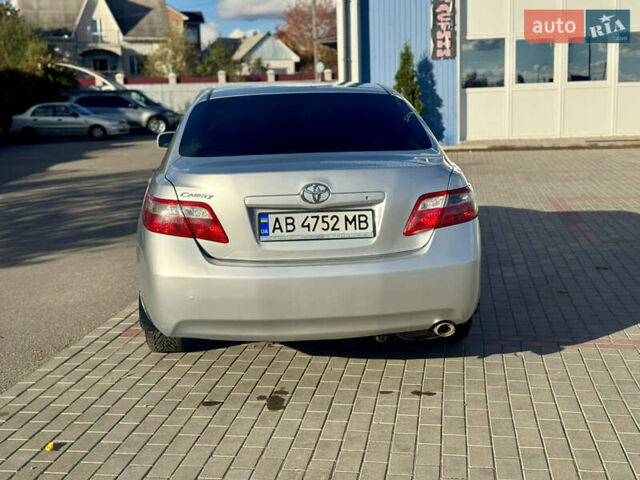 Тойота Камри 2008 в Жмеренке на Automoto.ua Серый Тойота Камри, объемом двигателя 2.36 л и пробегом 256 тыс. км за 8200 $, фото 6 на Automoto.ua