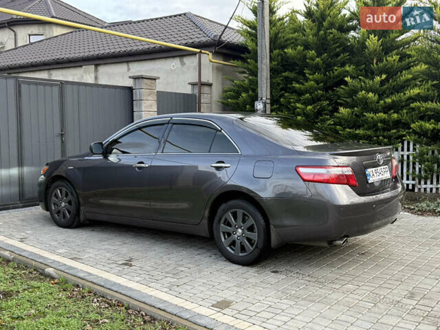 Серый Тойота Камри, объемом двигателя 3.46 л и пробегом 340 тыс. км за 9500 $, фото 8 на Automoto.ua