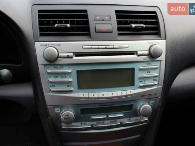 Серый Тойота Камри, объемом двигателя 2.36 л и пробегом 188 тыс. км за 10200 $, фото 13 на Automoto.ua