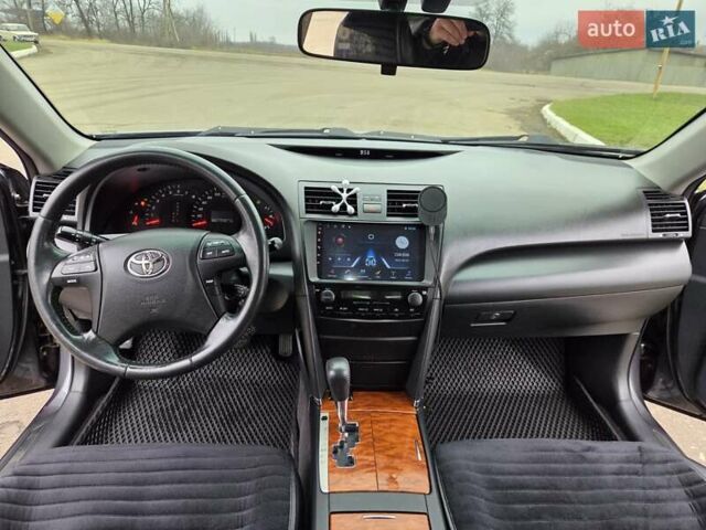 Серый Тойота Камри, объемом двигателя 2.36 л и пробегом 285 тыс. км за 9200 $, фото 27 на Automoto.ua