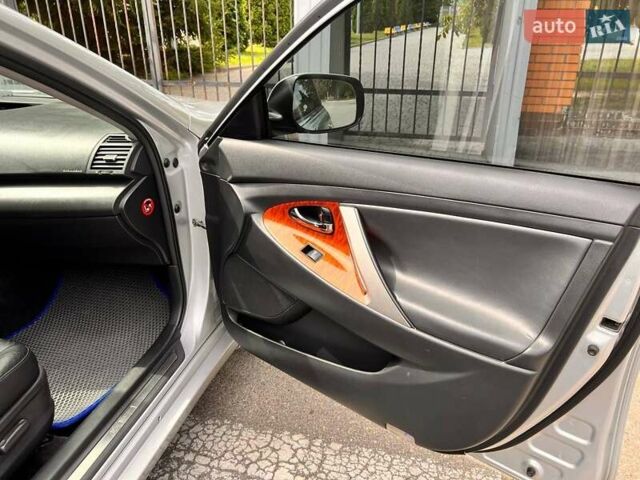 Сірий Тойота Камрі, об'ємом двигуна 2.36 л та пробігом 212 тис. км за 9800 $, фото 11 на Automoto.ua