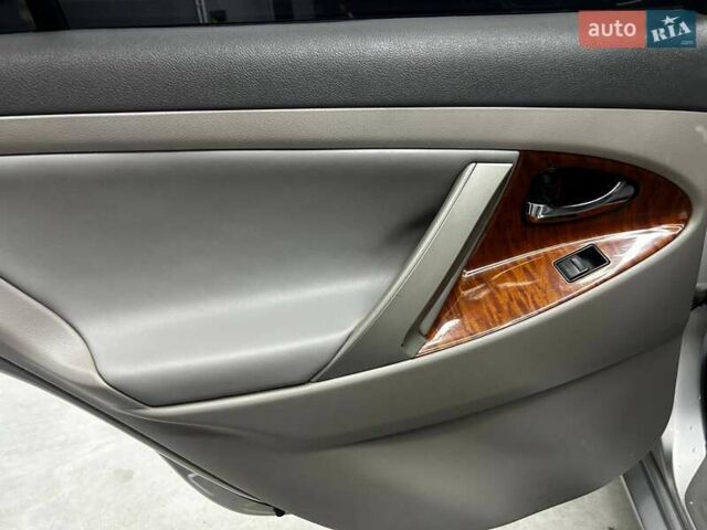 Сірий Тойота Камрі, об'ємом двигуна 3.46 л та пробігом 226 тис. км за 8500 $, фото 19 на Automoto.ua