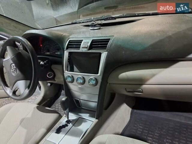 Сірий Тойота Камрі, об'ємом двигуна 2.4 л та пробігом 352 тис. км за 8100 $, фото 10 на Automoto.ua