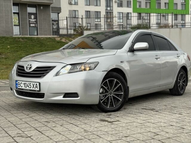 Серый Тойота Камри, объемом двигателя 2.4 л и пробегом 320 тыс. км за 5350 $, фото 2 на Automoto.ua