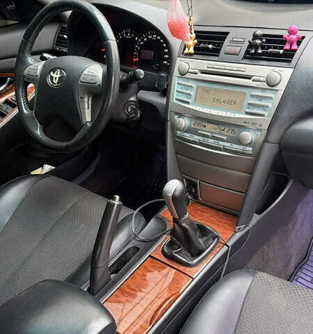 Серый Тойота Камри, объемом двигателя 2.36 л и пробегом 251 тыс. км за 7200 $, фото 18 на Automoto.ua