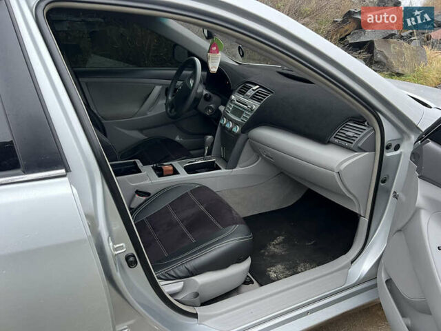 Сірий Тойота Камрі, об'ємом двигуна 2.36 л та пробігом 260 тис. км за 7300 $, фото 3 на Automoto.ua
