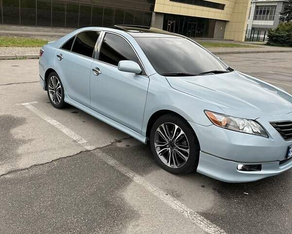 Серый Тойота Камри, объемом двигателя 2.36 л и пробегом 316 тыс. км за 8000 $, фото 5 на Automoto.ua