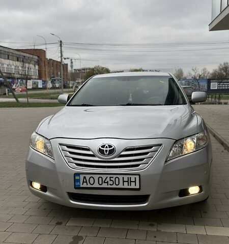 Серый Тойота Камри, объемом двигателя 2.36 л и пробегом 251 тыс. км за 7200 $, фото 1 на Automoto.ua