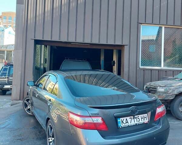 Серый Тойота Камри, объемом двигателя 3.5 л и пробегом 335 тыс. км за 10000 $, фото 4 на Automoto.ua