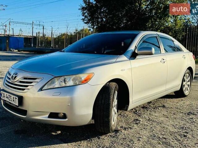 Серый Тойота Камри, объемом двигателя 2.36 л и пробегом 179 тыс. км за 9700 $, фото 4 на Automoto.ua
