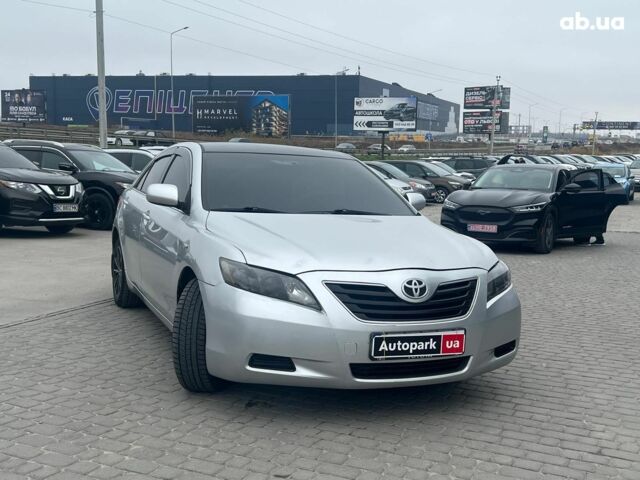 Серый Тойота Камри, объемом двигателя 2.4 л и пробегом 320 тыс. км за 5990 $, фото 10 на Automoto.ua