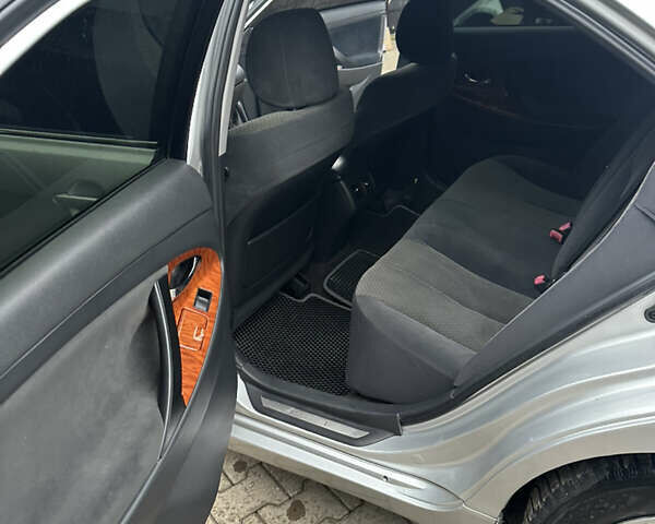 Серый Тойота Камри, объемом двигателя 2.4 л и пробегом 240 тыс. км за 7700 $, фото 6 на Automoto.ua