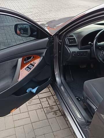 Сірий Тойота Камрі, об'ємом двигуна 2.4 л та пробігом 297 тис. км за 9150 $, фото 18 на Automoto.ua