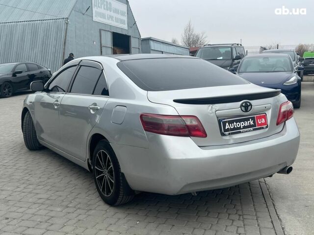 Серый Тойота Камри, объемом двигателя 2.4 л и пробегом 320 тыс. км за 5990 $, фото 6 на Automoto.ua