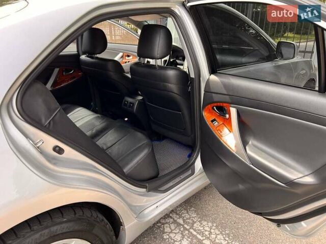 Сірий Тойота Камрі, об'ємом двигуна 2.36 л та пробігом 212 тис. км за 9800 $, фото 5 на Automoto.ua