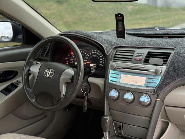 Серый Тойота Камри, объемом двигателя 2.4 л и пробегом 320 тыс. км за 5350 $, фото 14 на Automoto.ua