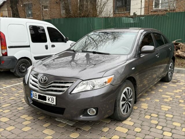 Сірий Тойота Камрі, об'ємом двигуна 2.4 л та пробігом 326 тис. км за 7500 $, фото 8 на Automoto.ua