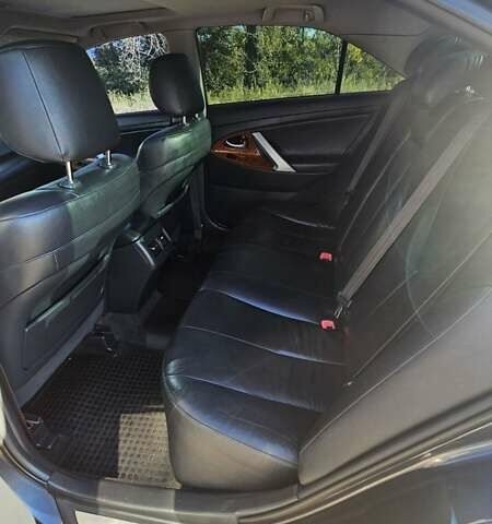 Серый Тойота Камри, объемом двигателя 2.4 л и пробегом 358 тыс. км за 10000 $, фото 11 на Automoto.ua