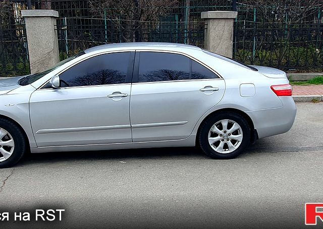 Серый Тойота Камри, объемом двигателя 2.4 л и пробегом 228 тыс. км за 6800 $, фото 2 на Automoto.ua