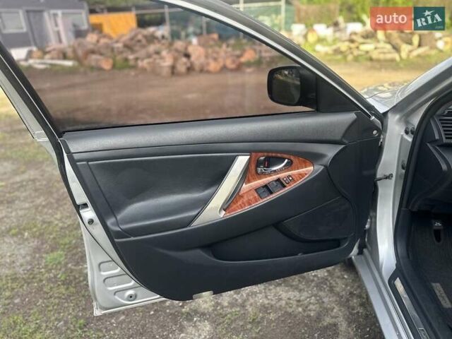 Серый Тойота Камри, объемом двигателя 2.4 л и пробегом 270 тыс. км за 8300 $, фото 10 на Automoto.ua