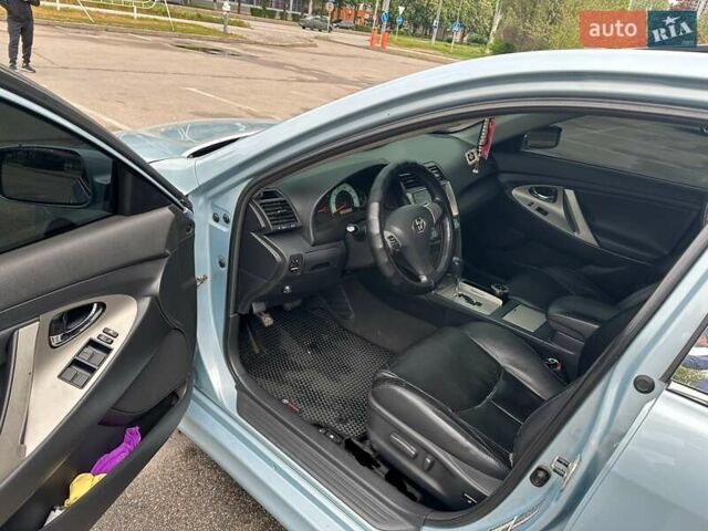 Серый Тойота Камри, объемом двигателя 2.36 л и пробегом 316 тыс. км за 8000 $, фото 4 на Automoto.ua